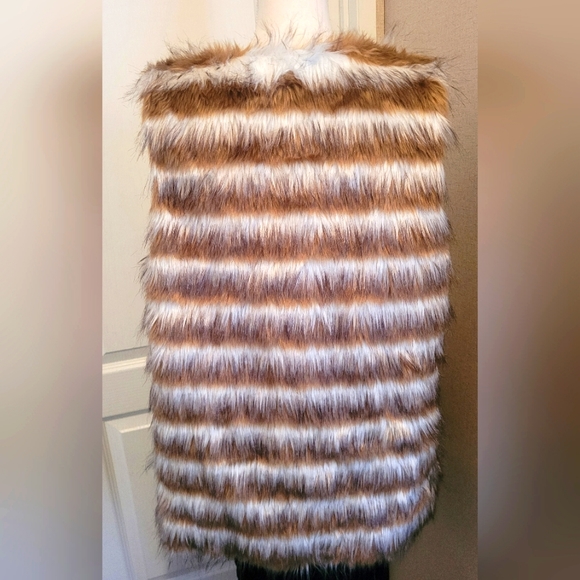 NWT Signature Studio white,black and tan faux fur vest Size Large - Picture 2 of 4